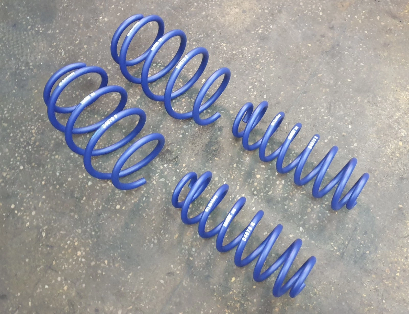 H&R 54670 Пружины с занижением для Toyota Camry V70